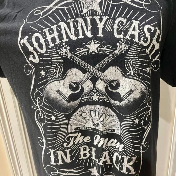 Y2k 90’ Johnny Cash Tshirt distressed The Man in Black Sz L Biker Goth core - Picture 2 of 9